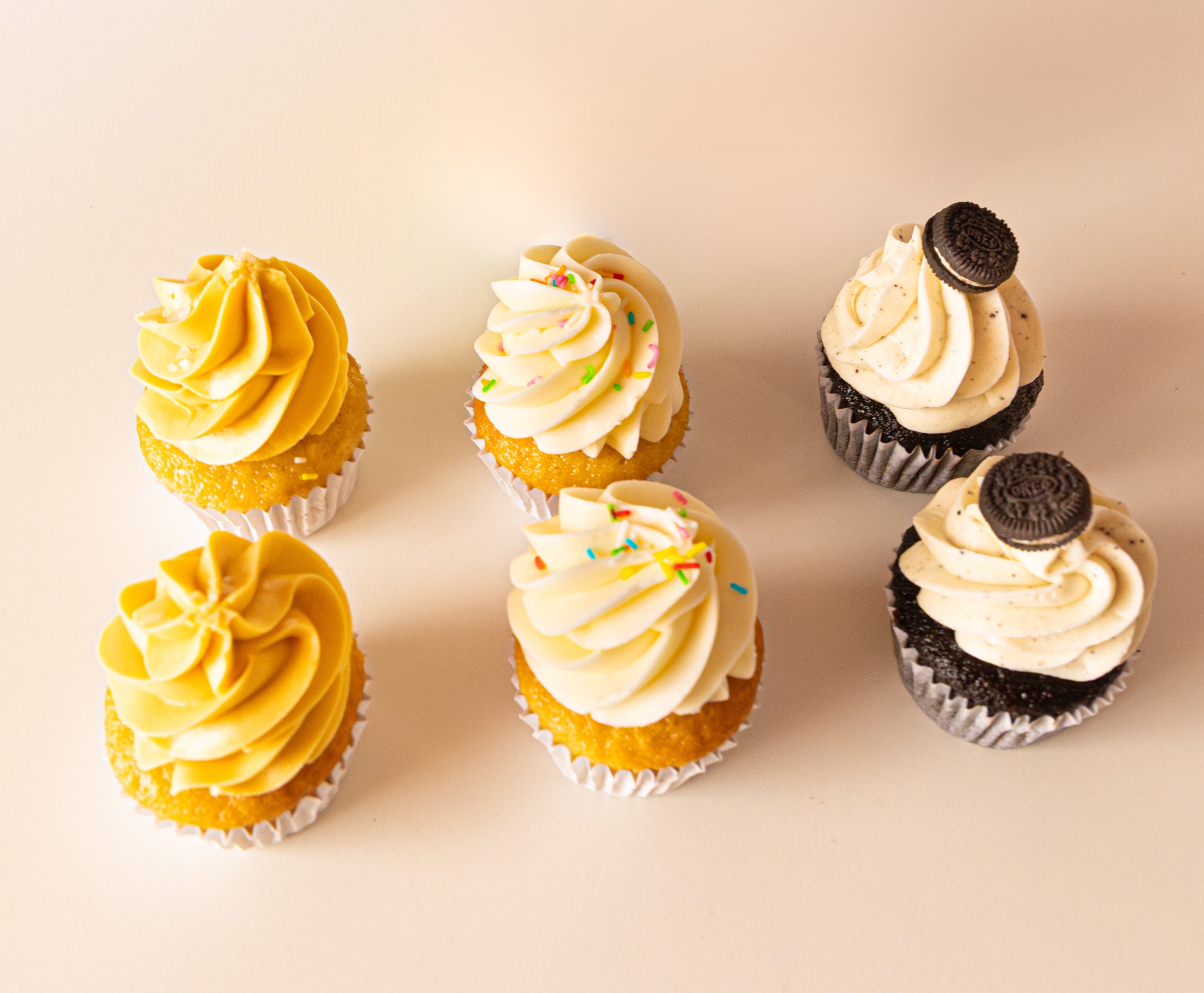 Caja Dorada – 12 Cupcakes