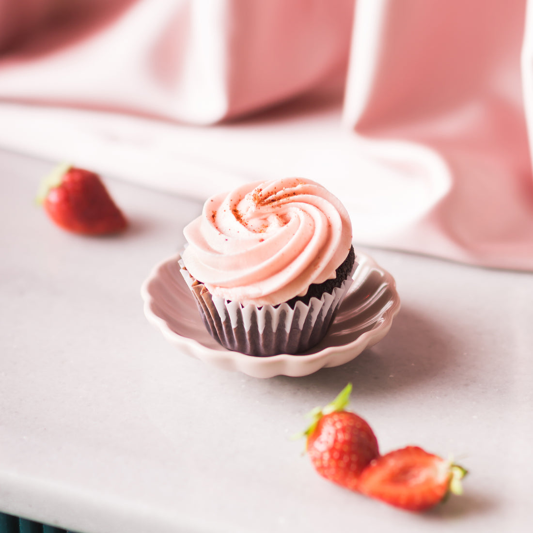 Savor the sweet taste of summer with a scrumptious strawberry cupcake, topped with creamy frosting and a juicy strawberry. Pair it perfectly with a crisp and refreshing Brut Cava, with its bright fruit notes that complement the cupcake&