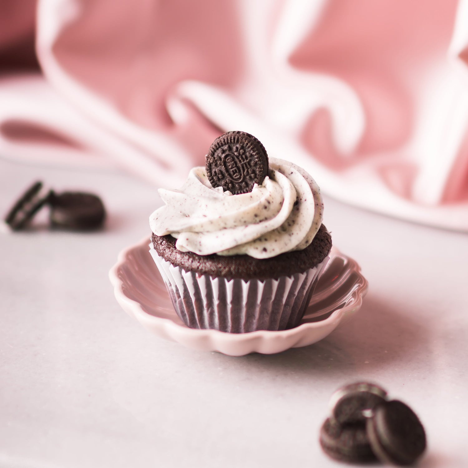 Enjoy a decadent OREO cupcake, topped with rich chocolate frosting and sprinkled with OREO cookie crumbles. Paired perfectly with a crisp, fruity Brut Rosé Reserva Cava, this cupcake&