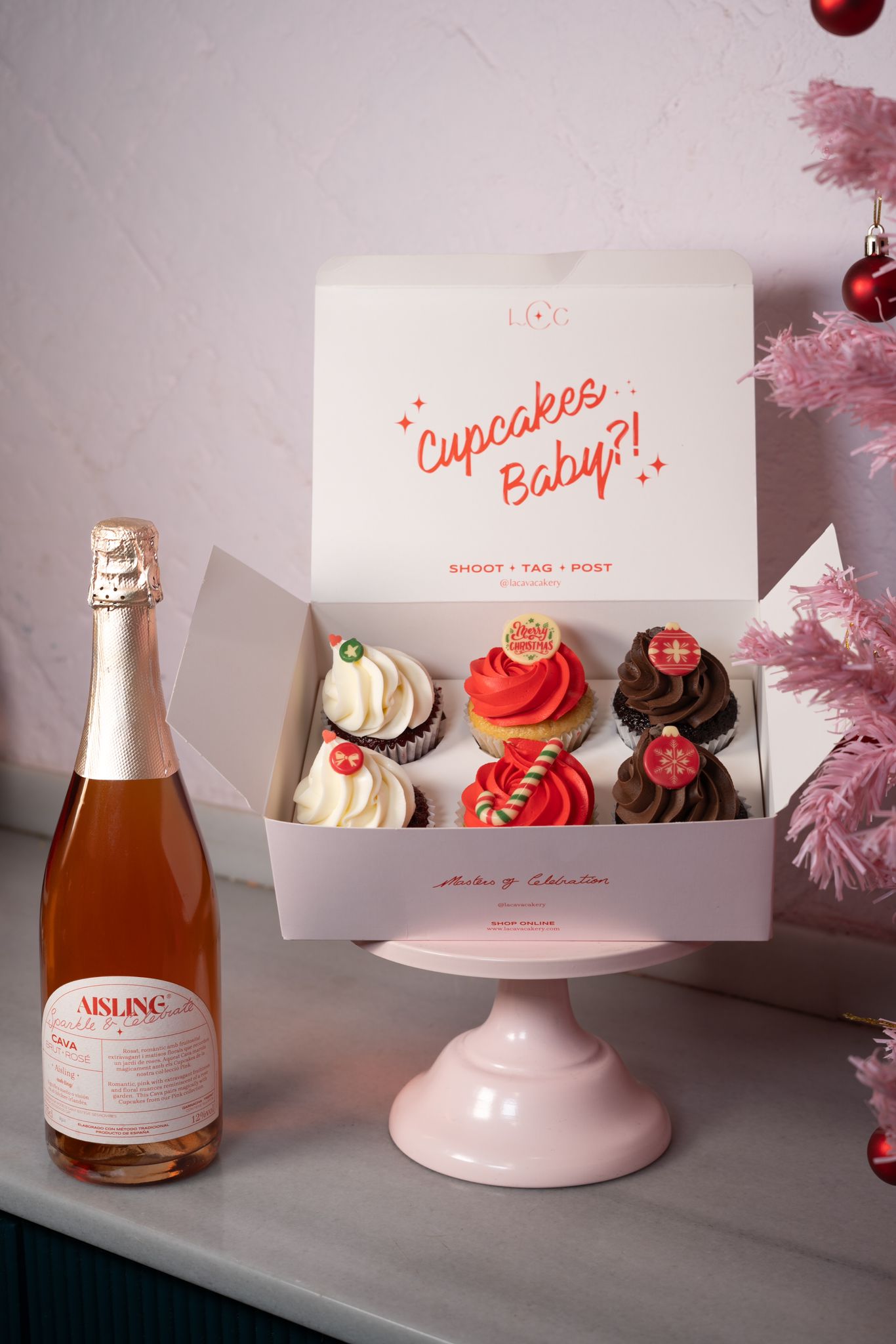 Celebrate/Christmas Caja 2024 -2 Red Velvet, Red Rose, Chocolate + Pink CAVA