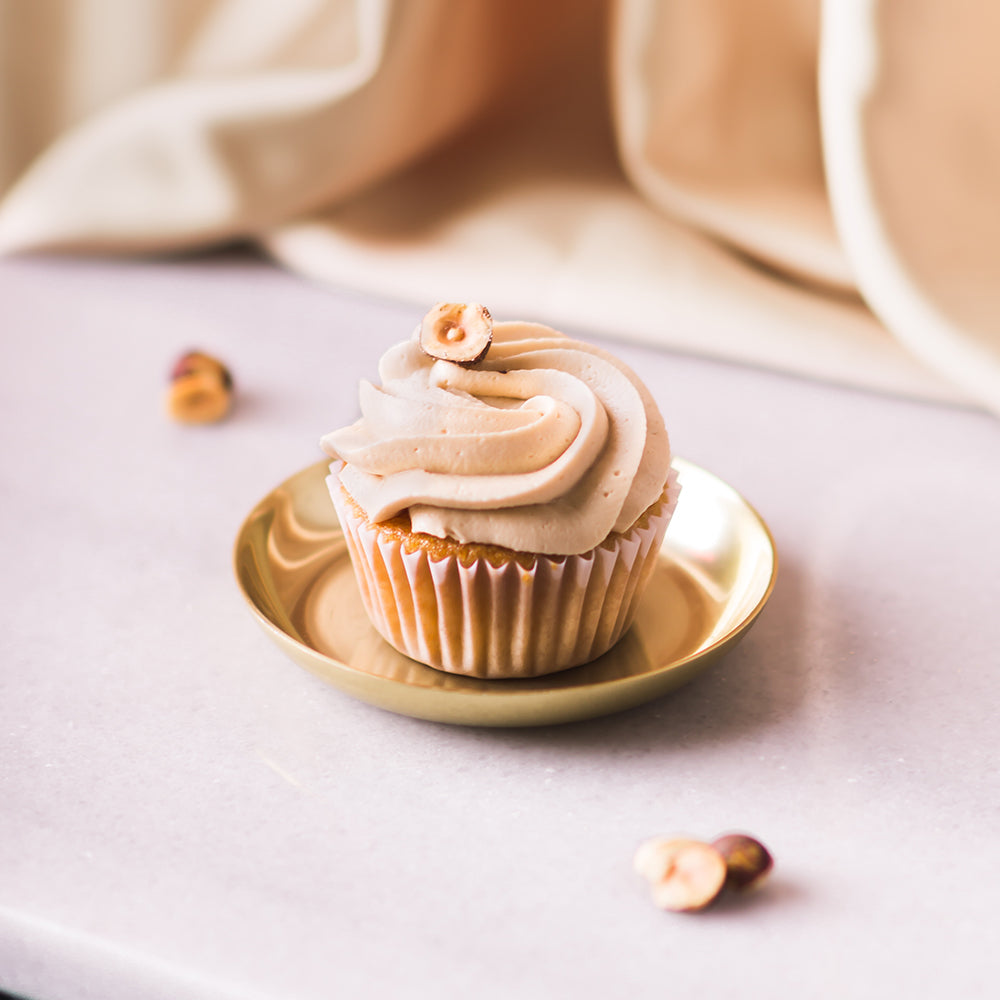 Satisfy your nutty cravings with a rich and delicious hazelnut cupcake, topped with creamy frosting and a sprinkle of crushed hazelnuts. Pair it perfectly with a crisp and refreshing Brut Cava, with its subtle fruit notes that complement the nutty flavors of the cupcake. Enjoy the perfect combination of sweet and crisp with this elegant and indulgent pairing.