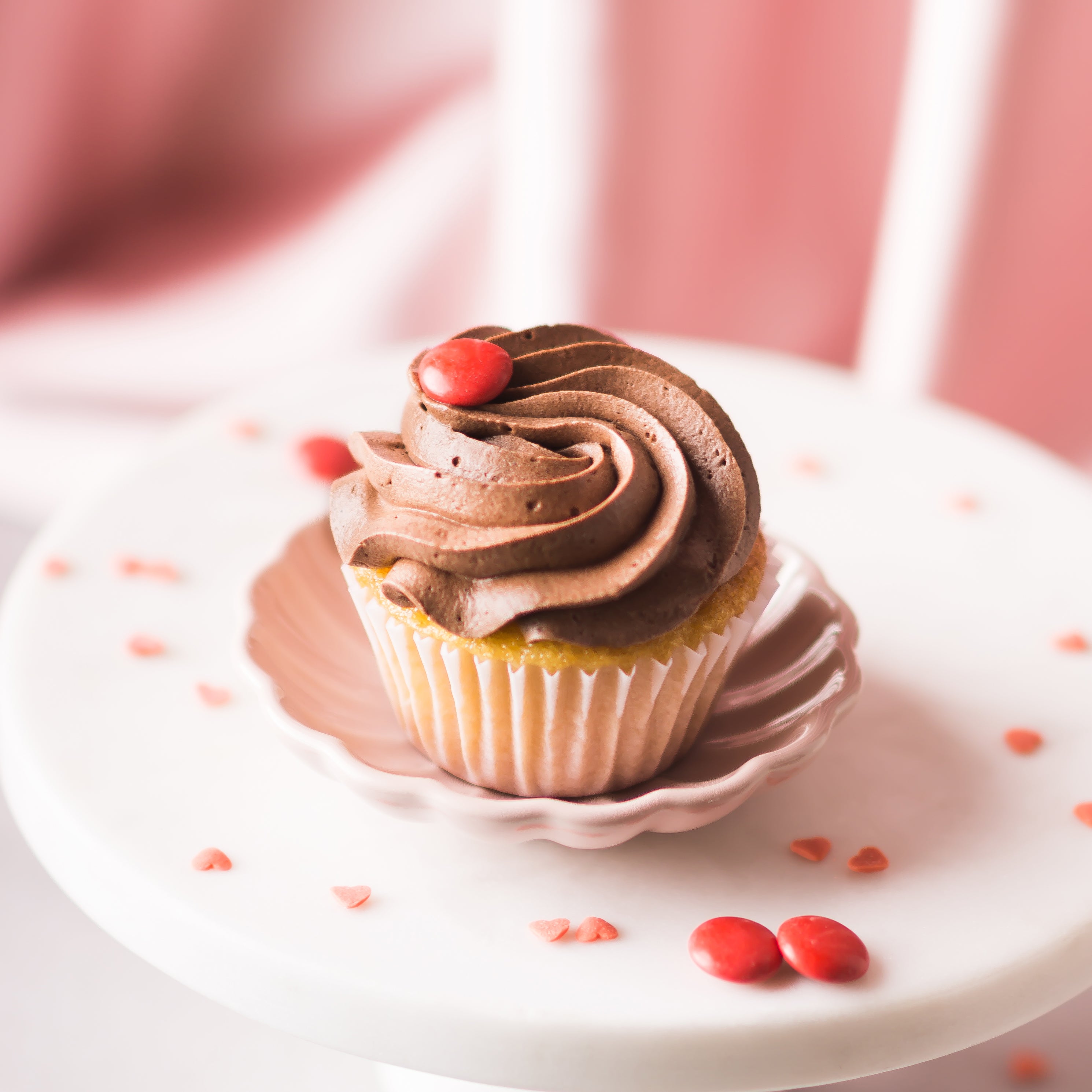 Satisfy your sweet tooth with a classic vanilla chocolate cupcake, with its rich and velvety texture and a swirl of creamy frosting. Pair it perfectly with a crisp and refreshing Brut Cava, with its subtle fruit notes that complement the cupcake&