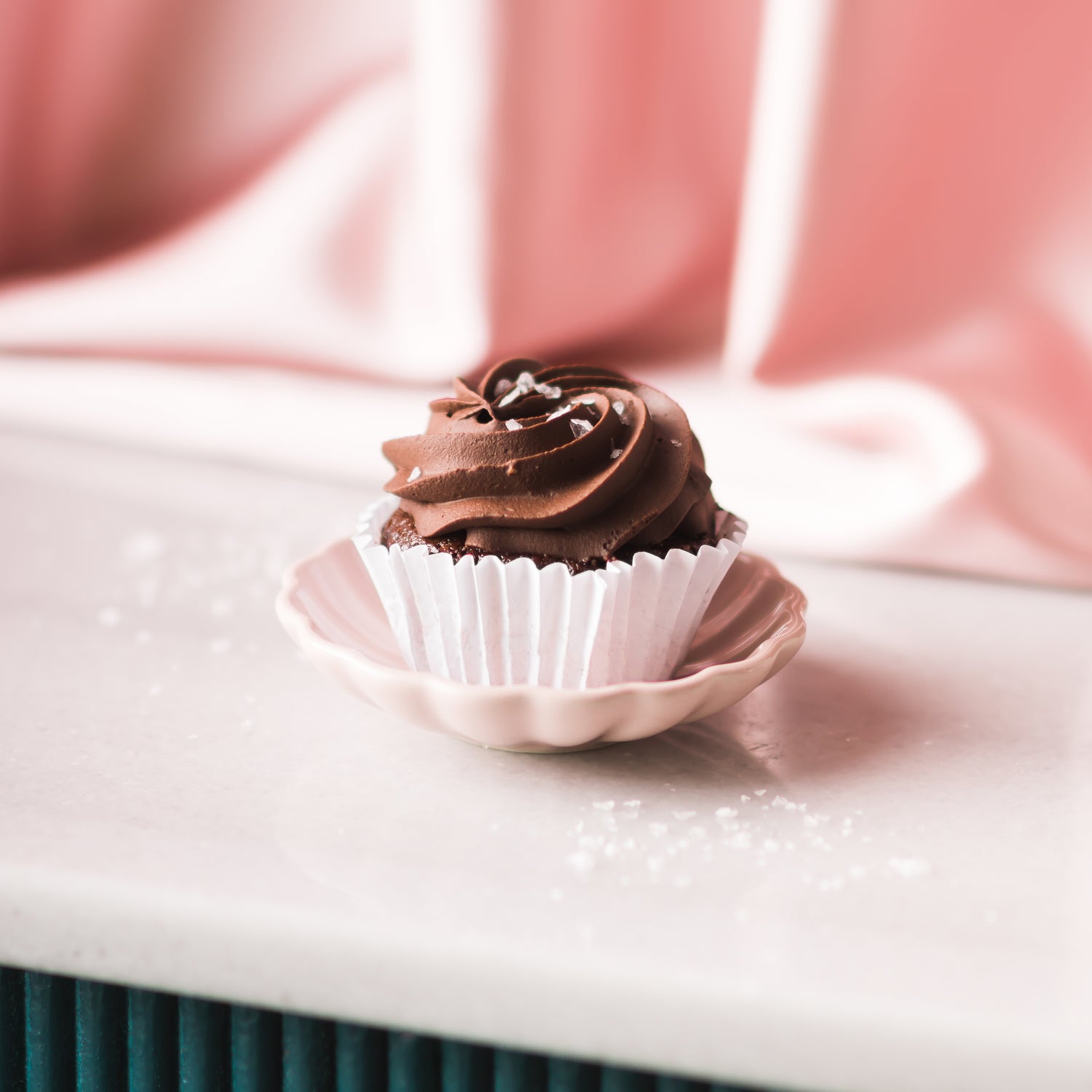 Enjoy a guilt-free indulgence with a rich and moist vegan chocolate cupcake, topped with smooth vegan chocolate frosting. Perfectly paired with a crisp and refreshing Brut Cava, the subtle sweetness of the cupcake complements the dry and effervescent bubbles of the wine. Celebrate any occasion with this delicious and cruelty-free combination.